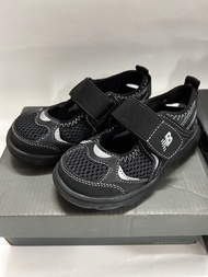 全新兒童New balance復古黑色波鞋NB920黑銀色，有型有款潮童涼鞋款波鞋，運動鞋👟童裝夏季包頭 網面透氣 size 16cm/EU24碼（2歲）BB鞋、小童幼童、小朋友休閑鞋膠底防滑baby
