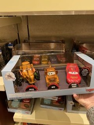 香港迪士尼樂園 反斗車王 Cars 閃電王 麥坤 Lightning McQueen 玩具車 套裝