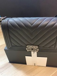 移民賣Chanel Boy 25cm 9成新 荔枝皮