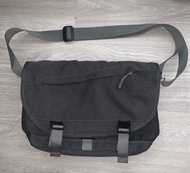Podia adventure cross body /sling bag