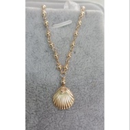 10K GOLD NECKLACE with SHELL PENDANT