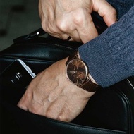 GRUNDSTOF 沉穩經典原木手錶 - 核桃木節 40mm 黃銅金 咖啡皮帶
