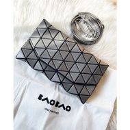 三宅一生BAOBAO ISSEY MIYAKE 經典霧面皮質大象灰包包