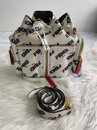 Fendi x Fila 聯名水桶包 限量款極難入手 實用性滿分