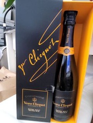 Veuve Clicquot  extra brut extra old champagne