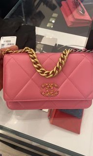 Chanel 19 woc pink