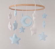 星月白色淺藍色嬰兒移動嬰兒床，男孩托兒所裝飾，毛氈玩具禮物