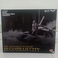 Kaiyodo LR-054 The Batmobile Tumbler in Gotham City