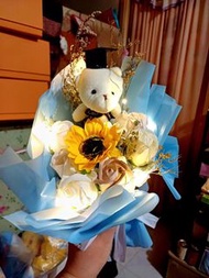 有燈9成新畢業熊仔太陽花仿花花束DIY花束