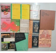 城市商業管理學校..1本250..1970年左右中國歷史第1同5册..1本200..內有寫字..香港商報生活便覽.25週年280..1970年左右physics物理書280頁左右..480元..197