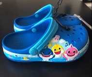 Crocs拖鞋  Crocs baby shark 拖鞋 Crocs 小朋友拖鞋 （原價$438 現8折出售）