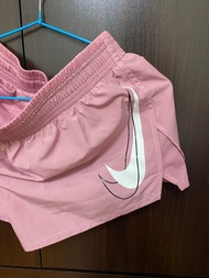 Nike 運動短褲 粉 有內襯 側邊開衩 M