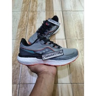 Saucony Triumph 19 Gray Shoes