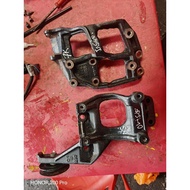 Toyota unser 7k bracket aircond pump used