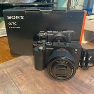 SONY A7C 無反相機 連 28-60mm f/4-5.6 鏡頭套裝 + 相機繩 (黑色)