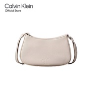 CALVIN KLEIN กระเป๋าสะพายข้างผู้หญิง All Day Shoulder Bag รุ่น 40W0984 K6B - สีครีม