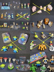 絕版Disney:迪士尼 Toy Story  反斗奇兵 BB.胡迪.巴斯光年.石頭人.翠斯.三眼仔.红心.火腿...全新及二手(見圖)，扭蛋，盒蛋，食玩，每格特價出售，歡迎查詢。

註:只限每格(圖