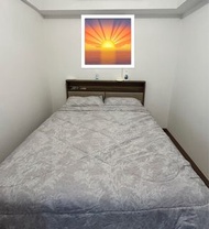 實木Queen size床架 🛏️ Queen Size Bed Frame with Storage and Headboard Shelf