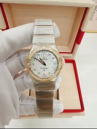 👑[現貨]🔥🔥OMEGA Constellation 歐米茄星座系列 123.25.27.60.55.002 白貝母鑽刻 表徑25mm 石英  omega/omega seamaster/omega 