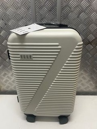 可上廉航：Elle 20 吋行李箱；Elle 20 inch luggage for handcarry 56 x 34 x 22cm （不議價）