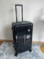 New ： Nautica 27 吋高端柱體行李箱； Nautica 27 inch luggage 71 x 40 x 32cm