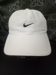 Preloved Topi Nike Vintage Putih