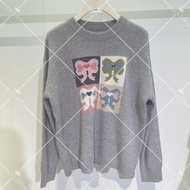 เสื้อสเวตเตอร์ถักหลวมคอตั้งลายการ์ตูนแฟชั่นฤดูหนาวปี 2024 เสื้อผ้าทำงานสไตล์เรียบง่ายสำหรับผู้หญิง D