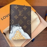 LV 與Grace Coddingon 聯名 限量貓咪護照套 M25753