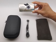 小巧 輕便 銳利 大光圈 曬相神器！ 
 OLYMPUS μ[mju:] II 合新手!
小巧型 35mm f2.8 定焦菲林相機    
隨身街拍 Point & Shoot 必備首選  
35mm