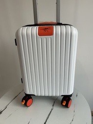 精品系列： 18 吋行李箱；18 inch luggage 48 x 32 x 22cm