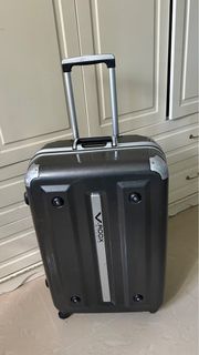 V-ROOX Suitcase 25 kg On sunday pick up in central , everyday pick up in sheung shui
