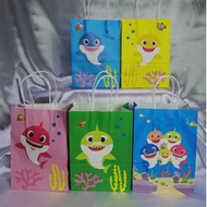 10pcs (mix) baby shark boo boo family paper bag, goodies bag, birthday bag (21x15x8cm)