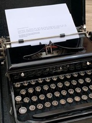 上世紀  古董打字機  機身堅固 黑色亮面烤漆 (圓形玻璃Key面)   (黑紅雙色帶) Royal Typewriter  Co., Inc New York Antique Typewriter 