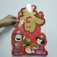 史努比幻彩2D立體吊飾春聯12個。高40cm 寬約26cm 。加上OPP可書寫自黏性紅包袋50個（一個有8入紅包）。只有一組300元。