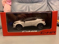 1:30 Toyota C-HR 金屬 豐田原廠 色辦車 精裝版 白色黑頂