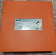 清屋平放 1:200 1/200 JC wing 國泰航空 Boeing 777-300 B-HNO錯字版飛機模型  市面稀有限量80部（機頭崩油所以平放）
