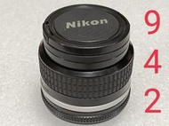Nikon Nikkor 24mm f2.8 Ais 手動廣角鏡含濾鏡，因鏡頭邊有一點點霉斑，筆尖所指處虧售2500元。