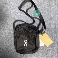 0N CLOUD SLING BAG BLACK