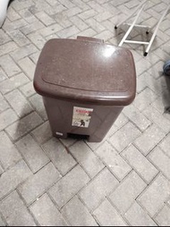 #25L 印尼腳踏垃圾桶 Indonesian pedal trash can $25 (自取)（self pick-up）