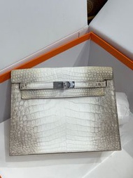 全新2️⃣星期到貨‼️Hermes 鱷魚霧面肚皮 Kelly danse 跳舞包 喜馬拉雅白