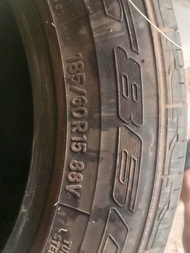 ยางมือ 2 เจ้าของขายเอง 185/60R15 รถเก๋ง