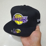 BLACK LOS ANGELES LAKERS 9FIFTY REGULAR FRAME SNAPBACK CAP/HATS BY NEW ERA