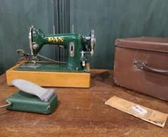 【卡卡頌  歐洲古董】Made in British 英國 PAX 綠色 電動 古董 縫紉機 手提皮箱 ss0648
