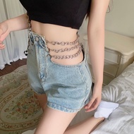 COD กางเกงยีนส์ขาสั้นผู้หญิง Cutout Design Chain A-line Hot Pants เซ็กซี่ เอวสูง สีอ่อน MMN