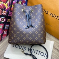 （保證正品）近全新Louis Vuitton路易威登LV 晶片款水桶包 肩背包 斜背包 購物包M44020