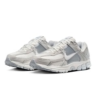 【NIKE】W NIKE ZOOM VOMERO 5 運動鞋/灰/女鞋-HQ0458001/ US8/25CM