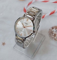 นาฬิกา Casio รุ่น LTP-VT01D-7B นาฬิกาผู้หญิงสายสแตนเลสสีเงิน หน้าปัดสีขาว - มั่นใจ ของแท้ 100% รับประกันสินค้า 1ปีเต็ม