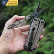 現貨】【隨身修理工】為之衛尋光者戶外多功能鉗折疊工具刀D2鋼沙色應急裝備瑞士軍刀