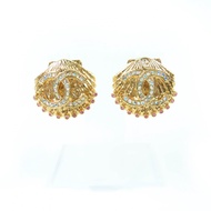 香奈兒 (CHANEL) G23C Coco Mark 水鑽貝殼設計耳環，金色，附原廠盒，法國製造，女士款，成色極佳。