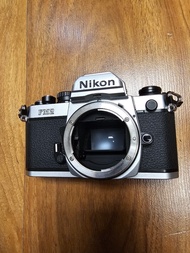 (數十年唔知價，自出合理價高者得)  保存較新淨Nikon"FM2"等舊相機+舊菲林相機配件一批